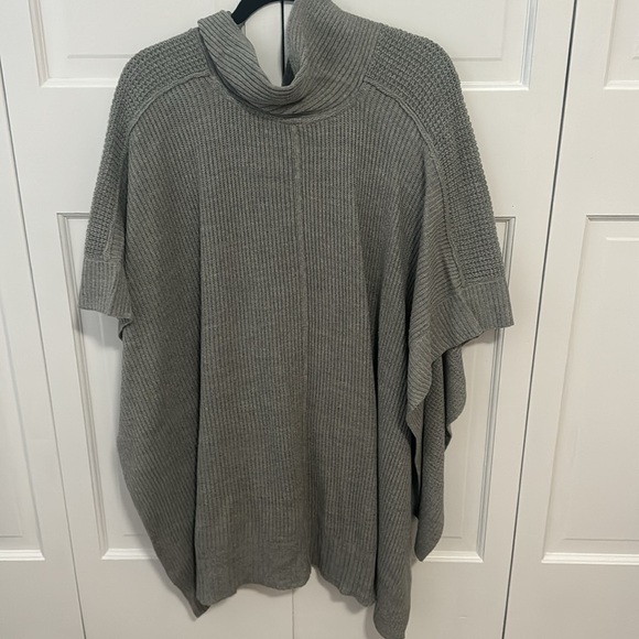 Francesca’s sweater - Picture 3 of 3